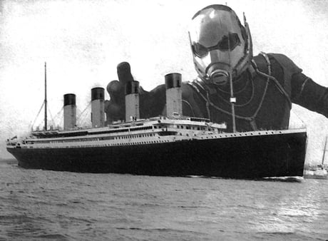 Moments Before The Titanic Sank In The North Atlantic Ocean 1912