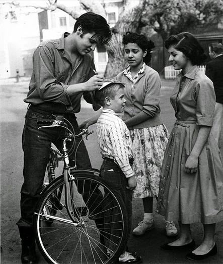 elvis-in-germany-1959-9gag