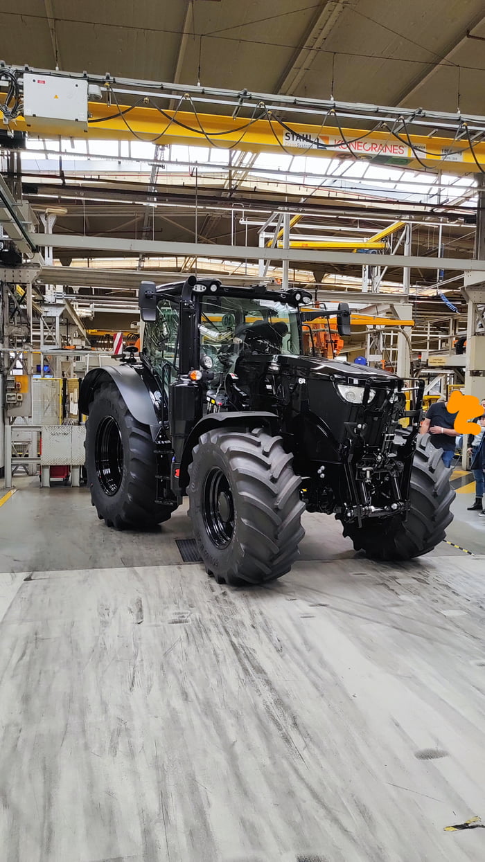 just-a-rare-pitch-black-john-deere-inside-the-john-deere-factory-9gag