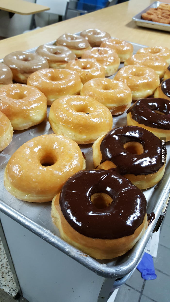 A whole pan of freshly baked donuts from Bob's Donuts in San Francisco