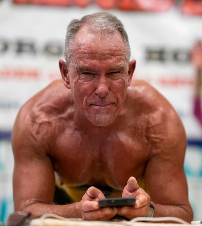 george-hood-62-years-old-longest-plank-world-record-holder-8-hours