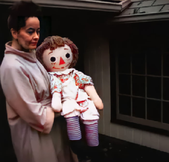 Lorraine Warren with real Annabelle doll - 9GAG