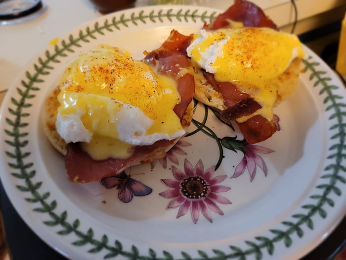 eggs-benedict-with-serrano-ham-9gag