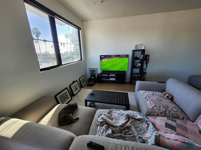 Thoughts on TV set up - 9GAG