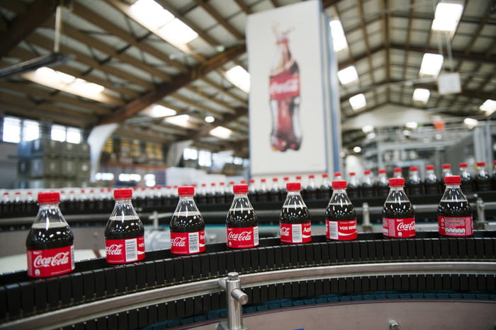 in-2006-a-coca-cola-employee-offered-to-sell-coca-cola-secrets-to