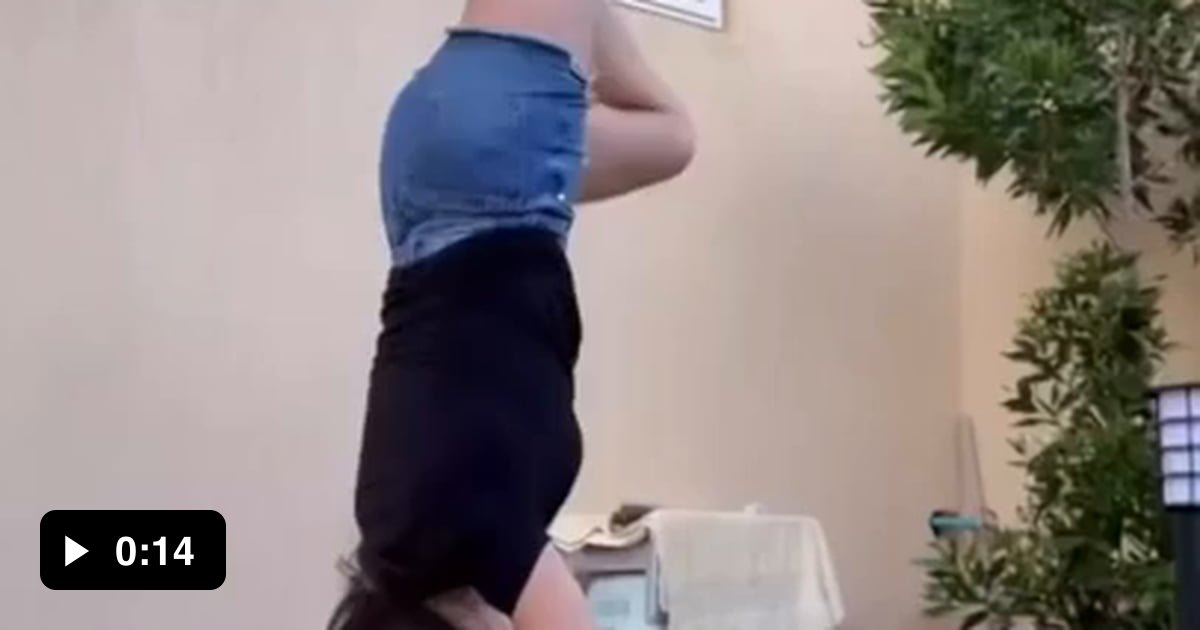 lady-was-trying-to-film-a-yoga-guide-but-her-daughter-wanted-all-the