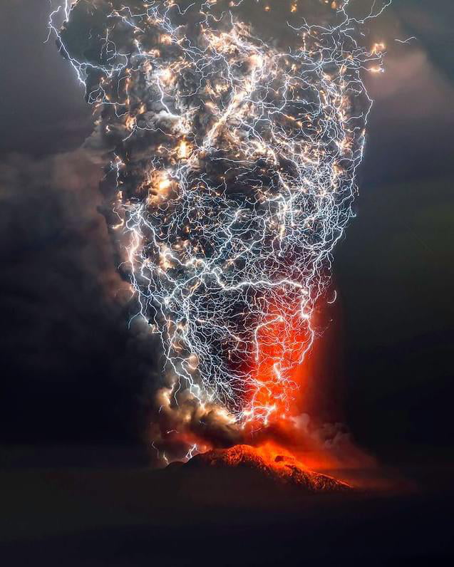 Phenomenal lightning occurring in the volcanic plume during the ...