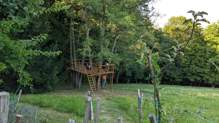 Treehouse my dad (65) built for my kids (his grandkids - 9GAG