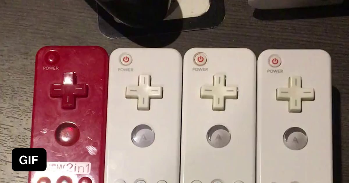 Wii remotes synchronizing their lights 9GAG