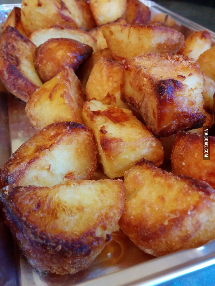 Crispy goose fat roasted potatoes - 9GAG