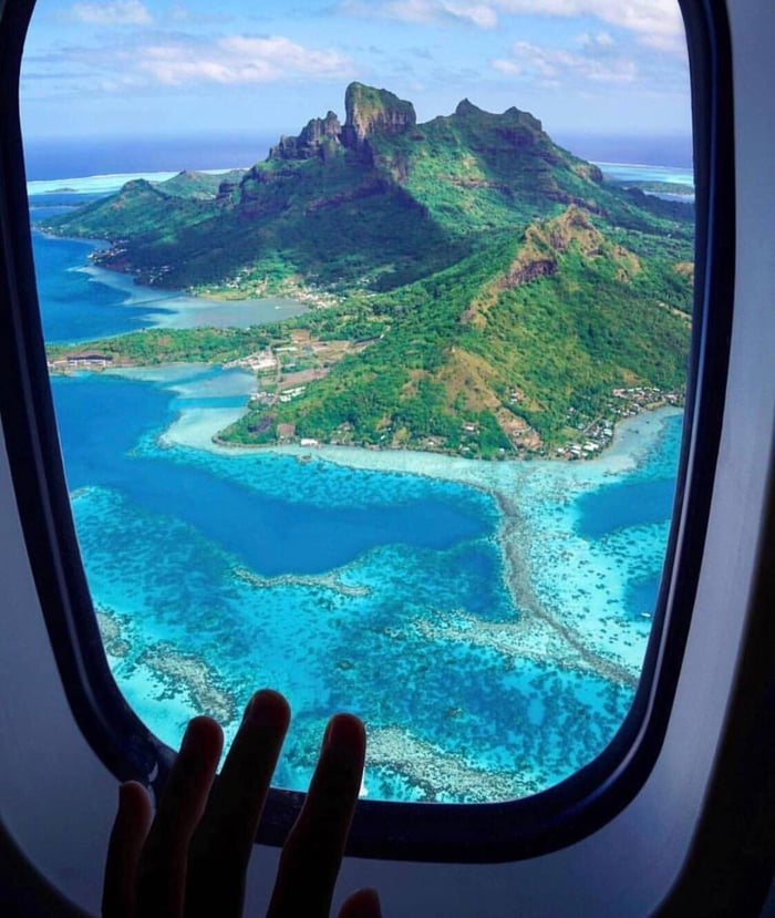 The View Of Bora Bora From An Airplane 9GAG   Aq7MjqY 700b 