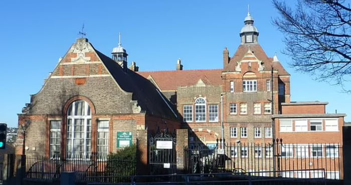 Parent Fury As Brighton Primary Schools Tell Kids NOT To Say 'mum' And ...