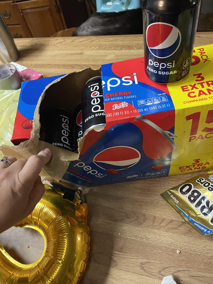This Pepsi is packaged in the wrong box - 9GAG