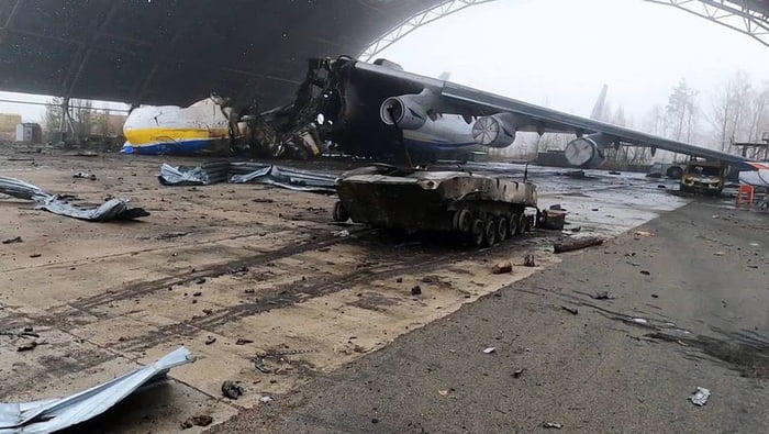 All the remains of the Antonov An-225 Mriya, 01/04/2022. - 9GAG