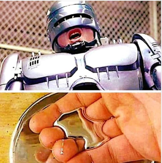 Robocop entrando al 9gagmx en martes - 9GAG