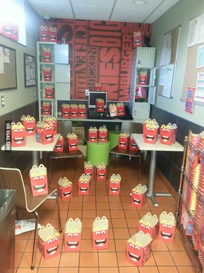 Crew room. Суперсемейка макдональдс. Комната Крю. Корейский Хэппи мил прикол. Cursed MCDONALDS images.