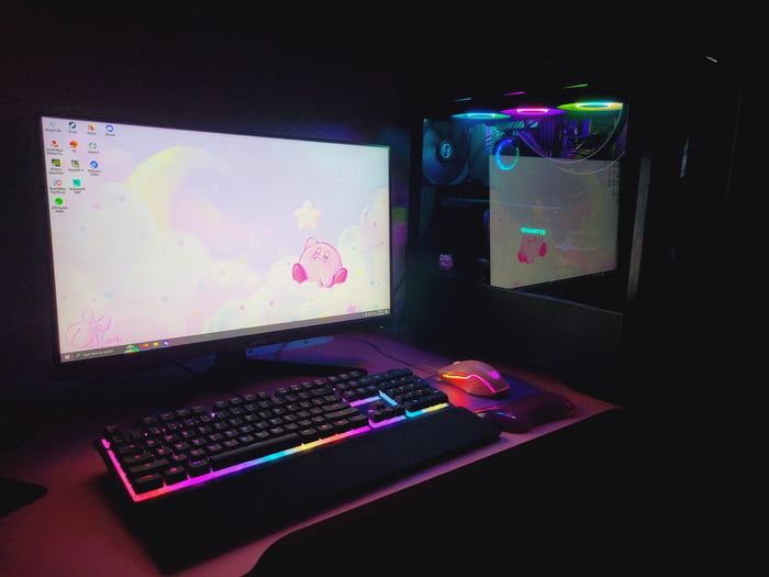 First Ever Custom Built Desktop Computer Since Windows 98 :) - 9GAG