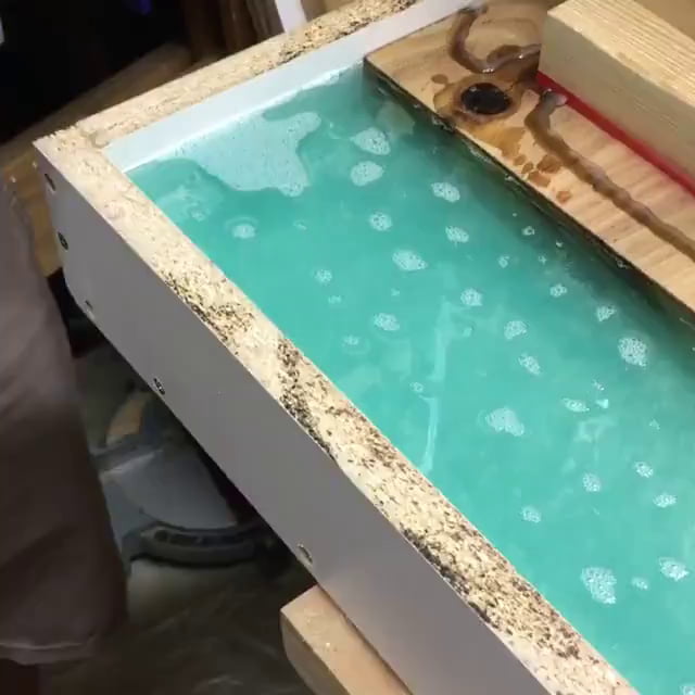 Removing bubbles from epoxy resin 9GAG