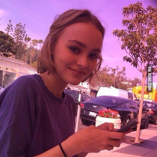 Johnny Depp's daughter everyone - 9GAG