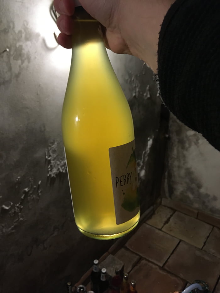 Guys, my first attempt for cider. After first fermentation and second