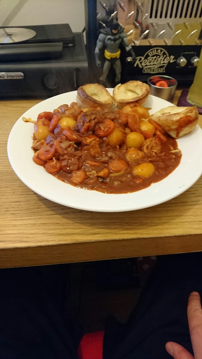 Paprika overdose with chicken, gravy, carrots, onions, beansprouts, new