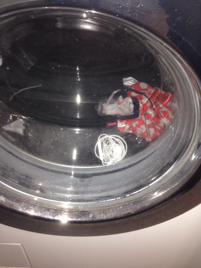 forgot-my-headphones-in-my-pocket-but-my-washing-machine-was-like-hey