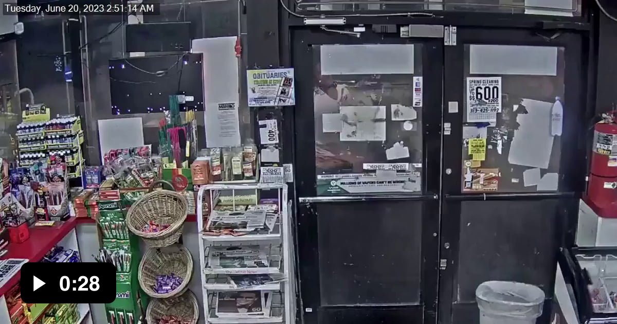 Lunatic in Detroit sets gas station store on fire - 9GAG