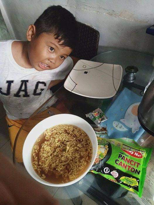 Sinabawang Pancit Canton 9GAG