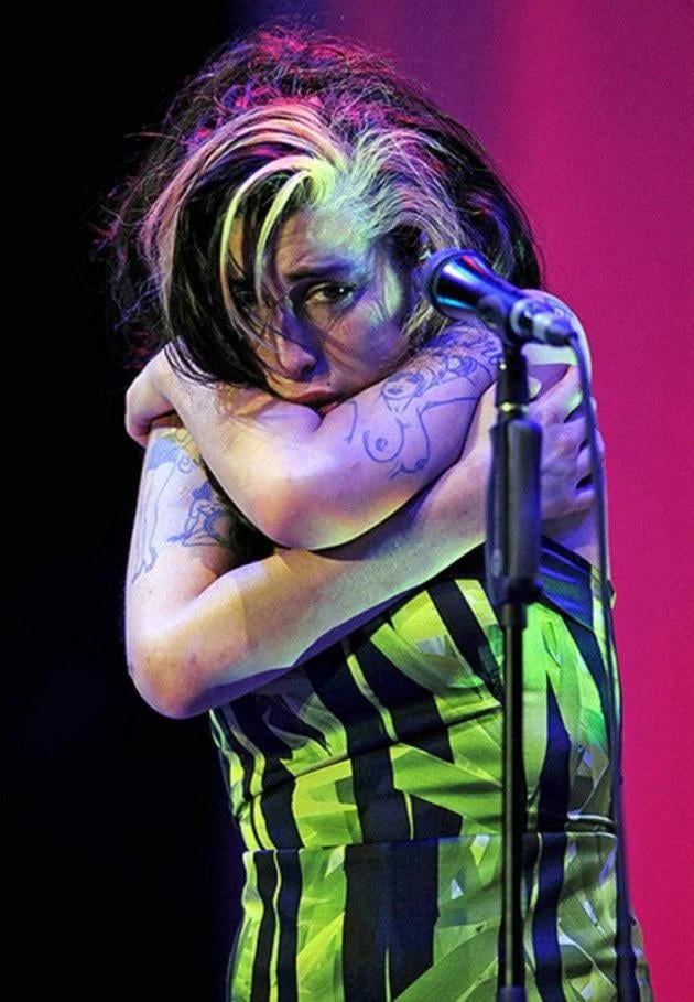 Amy Winehouse s Last Performance July 20 2011 9GAG