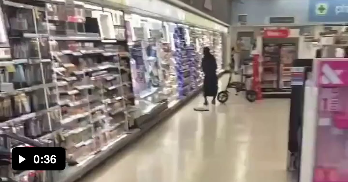 Group shopping gets you the maximum discount in the la la land 9GAG