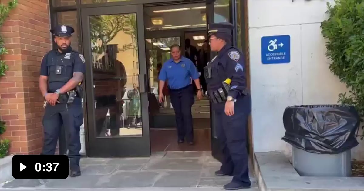 Update machete wielding professor being escorted out of NYPDˋs 43rd
