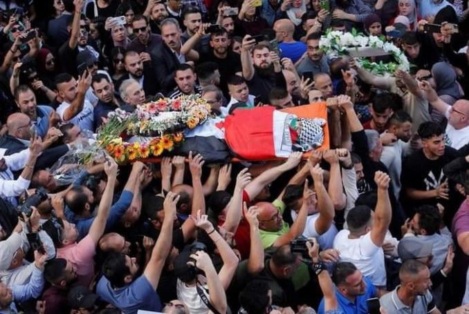 Facebook has censored this image of Shireen Abu Aqleh's funeral as ...