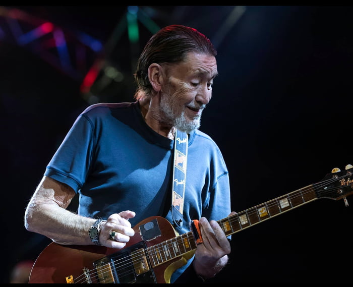 Rea Rip Driving home for Xmas for the last time RIP Chris Rea. - 9GAG