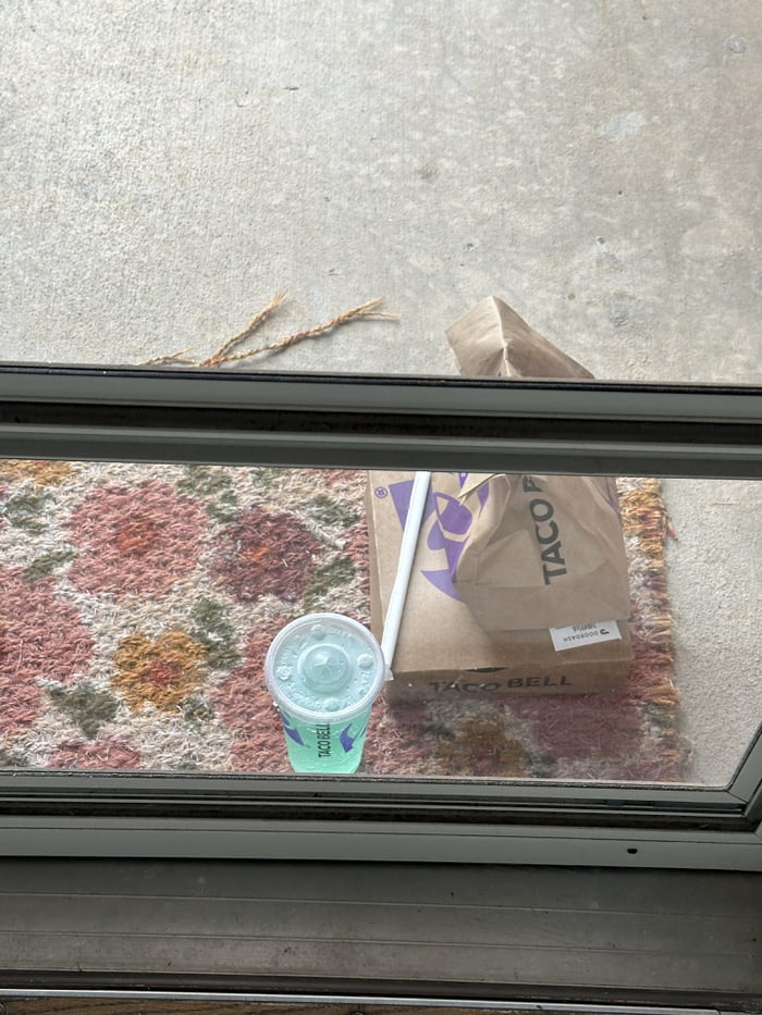 do-doordash-drivers-see-screen-doors-and-think-f-k-this-house-9gag