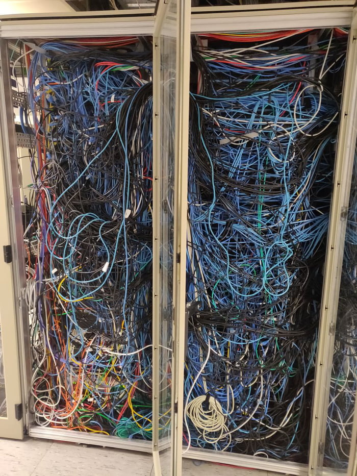 it-horror-patchroom-of-a-billion-dollar-company-9gag