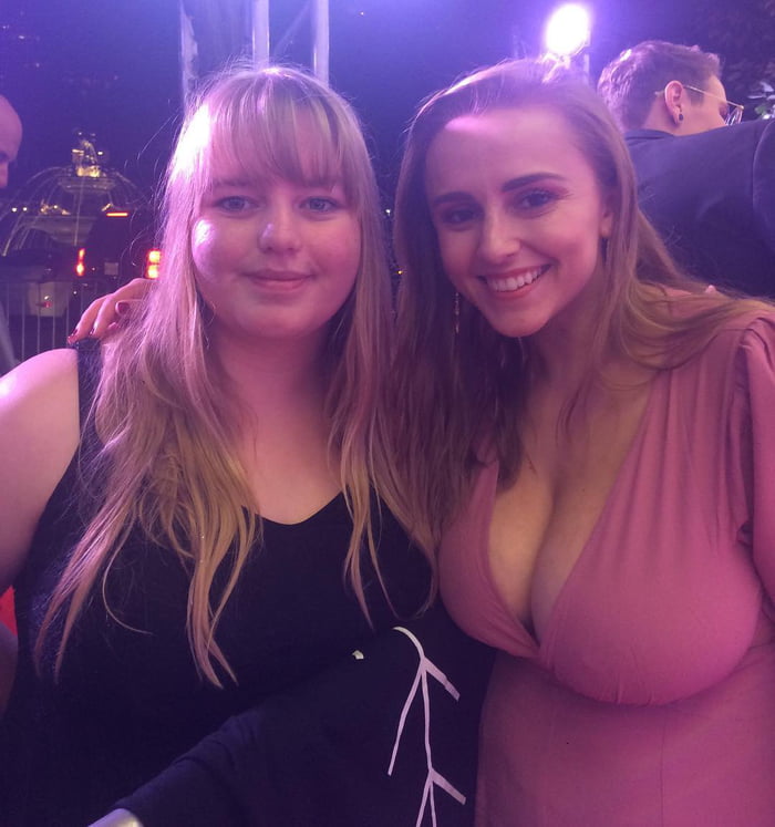 Hannah Witton Cleavage