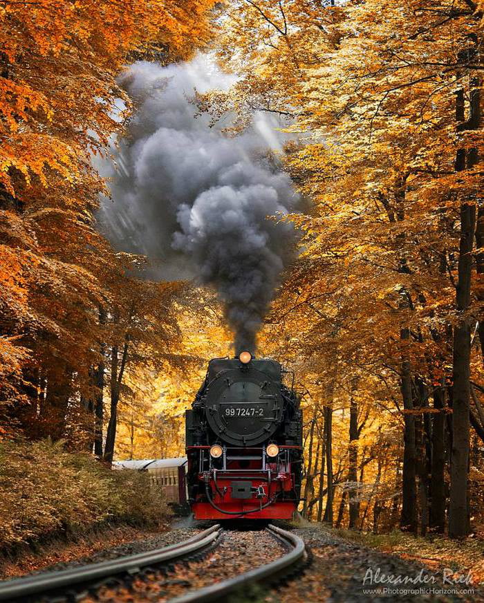 Steam train coming through 9GAG