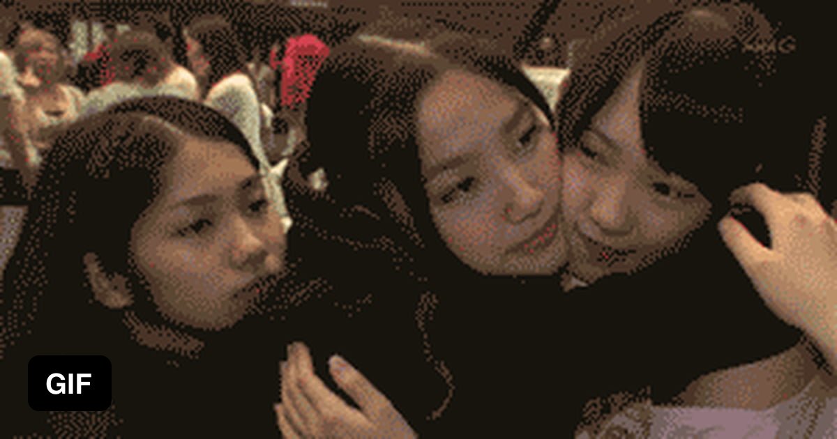 Japanese girl lesbian. Японские девушки фото. Азиатки поцелуи. Японки поцелуй. Две девочки азиатки.