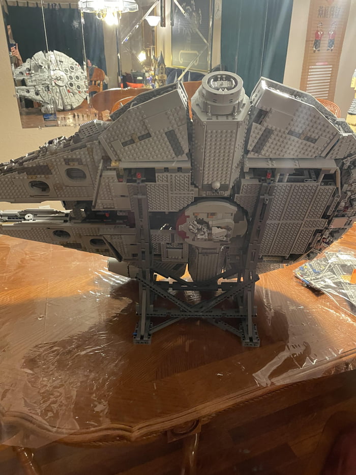 how-to-remove-ucs-falcon-from-stand-and-add-landing-gear-9gag