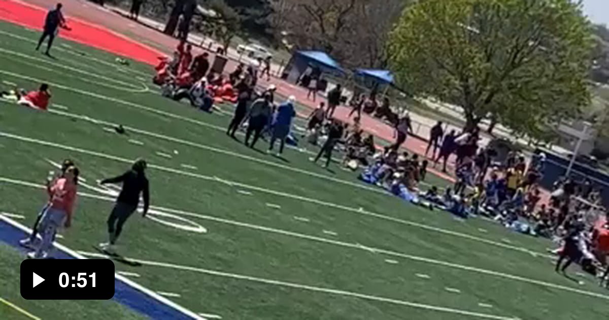 Girl loses shoe at the beginning of the race and still wins! 9GAG