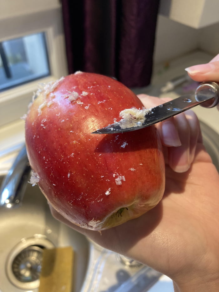 The amount of wax on an Apple to make it look good 9GAG