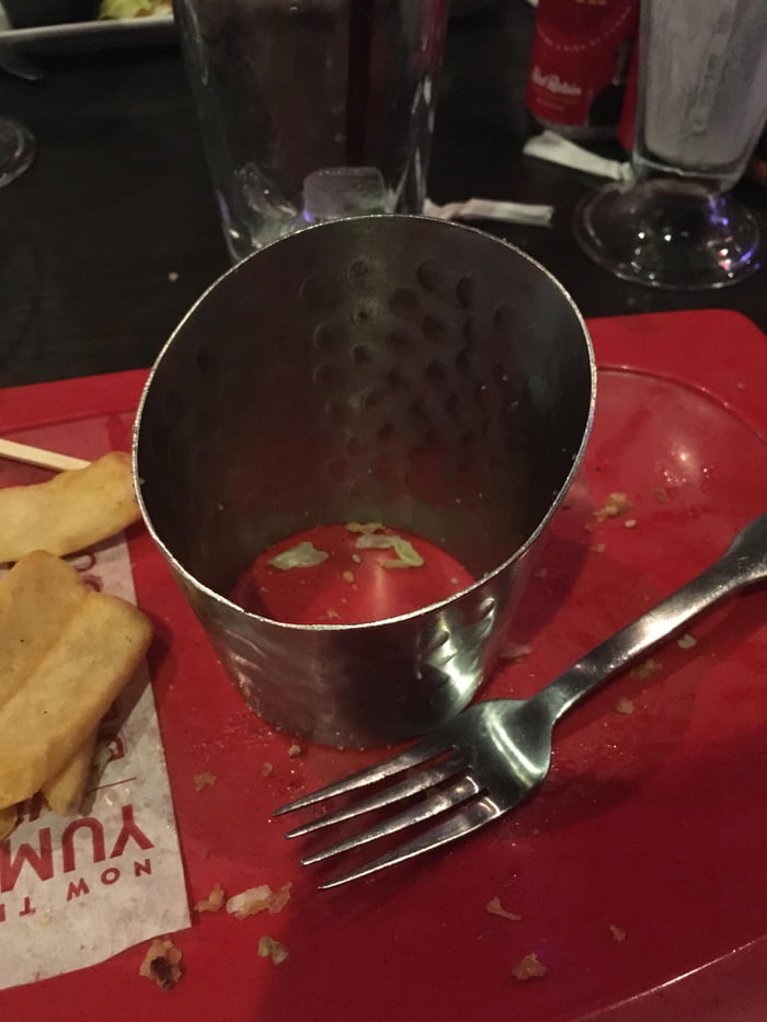 The Bottomless Fries At Red Robin Are Actually "Bottomless" 9GAG