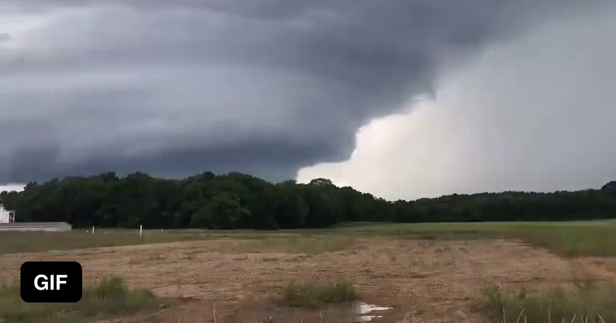 Beautiful rotation in a tornado warned storm today in Michigan. No ...