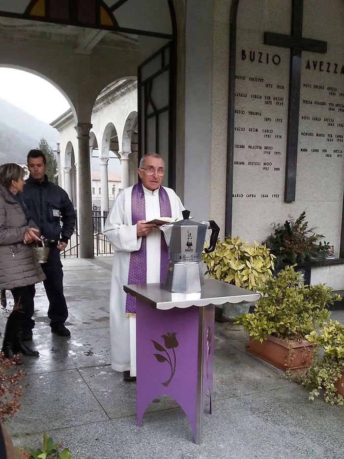 this-is-how-the-funeral-of-the-moka-pot-inventor-was-back-in-2016-he