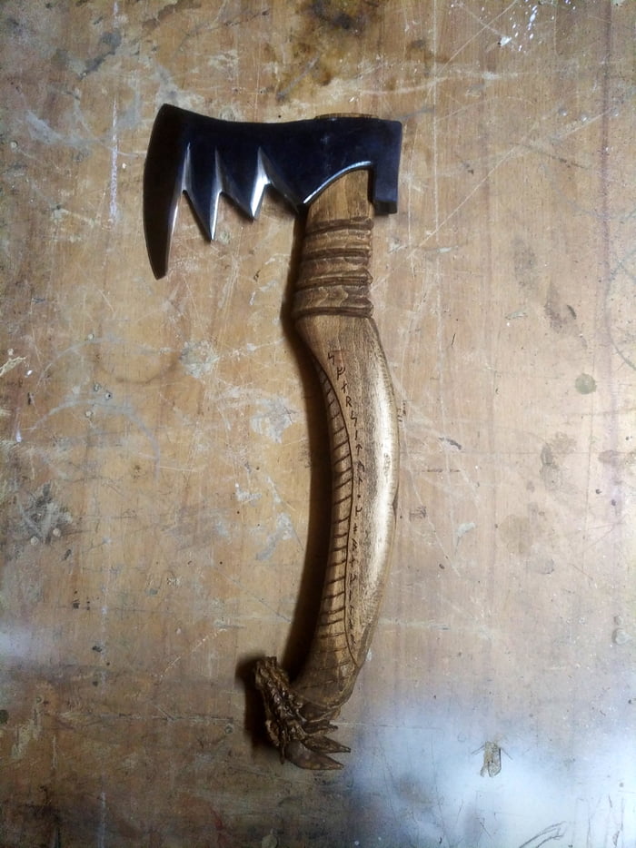 Finally I got to do a custom dragon-style axe. - 9GAG