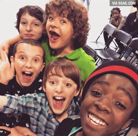 The gang together (The cast of Stranger Things) - 9GAG