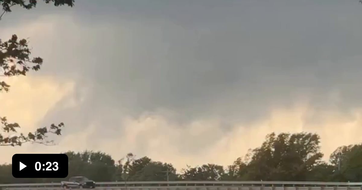 This man just witnessed the birth of a massive tornado in Missouri - 9GAG