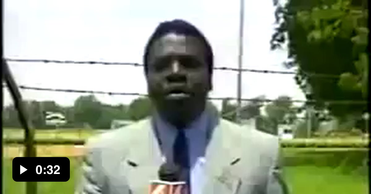 reporter-accidentally-swallows-a-bug-and-freaks-out-on-air-9gag