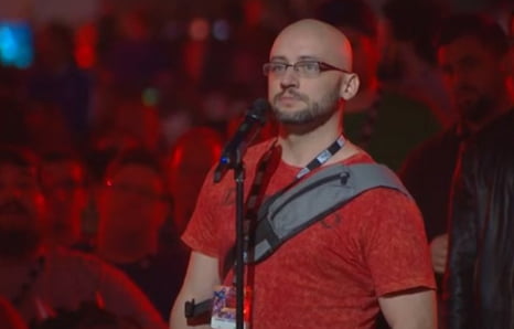 The true hero of blizzcon - 9GAG