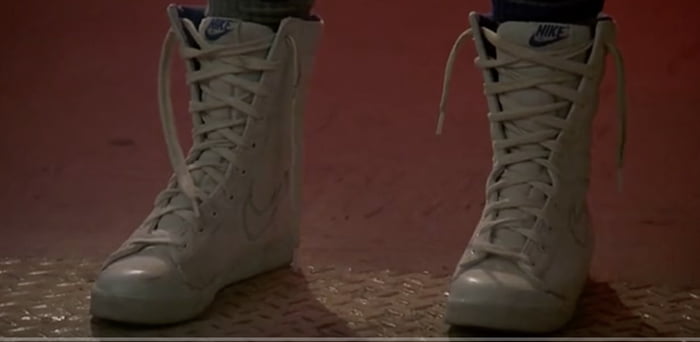 diversión Crítico traje Hey guys I'm looking for this brand of Nike shoes that Kelly Lebrock wore  in Weird Science. Does anyone know which type of Nike this is?? - 9GAG